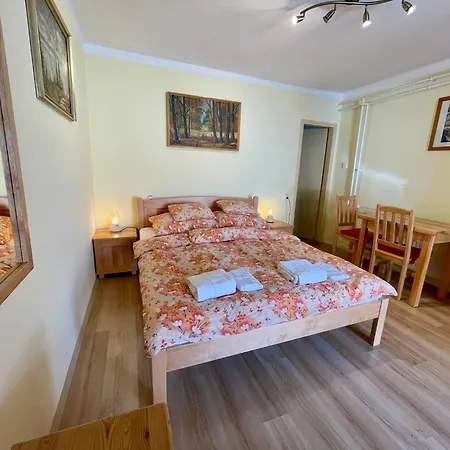 Julia Apartmanhaz