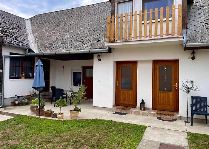 Julia Apartmanhaz דירה Harkány